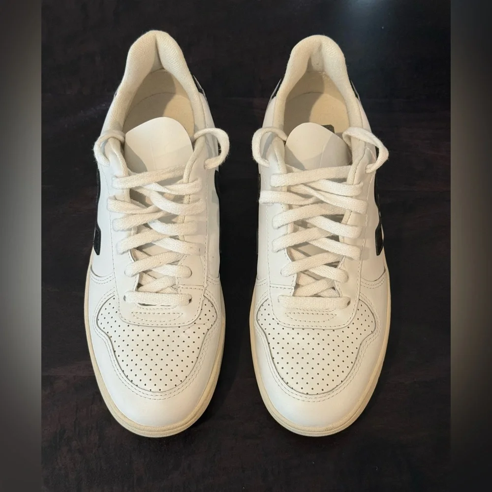 Veja V-10 Sneakers *NEW* - Picture 4 of 9